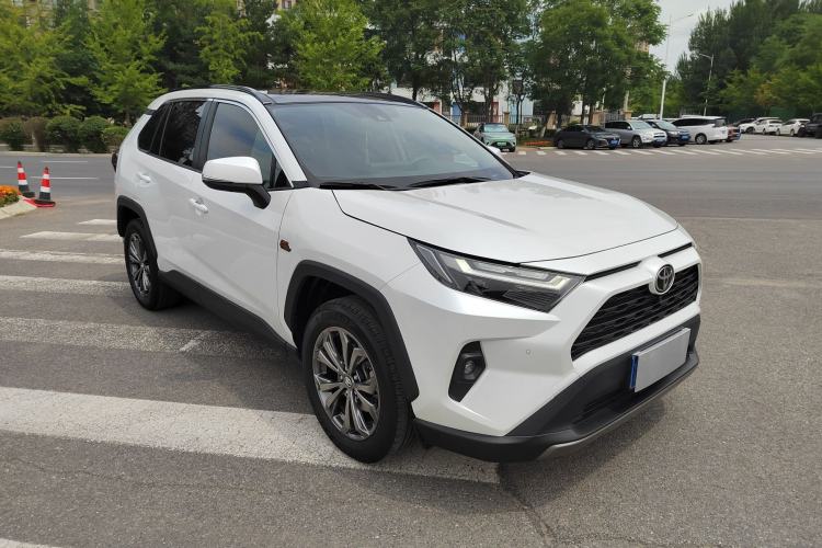 Used Toyota RAV4 2023 2.0L CVT Two-Wheel Drive 20th Anniversary Platinum Edition Exterior 2