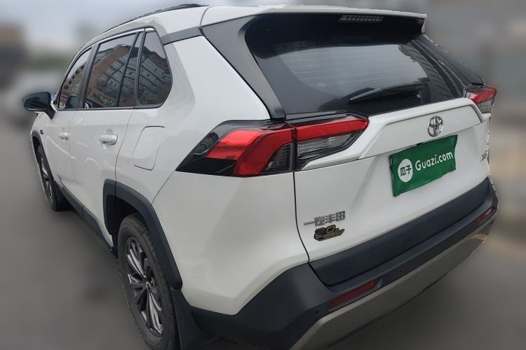 Used Toyota RAV4 2023 2.0L CVT Two-Wheel Drive 20th Anniversary Platinum Edition Exterior 3