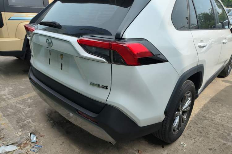 Used Toyota RAV4 2023 2.0L CVT Two-Wheel Drive Fashion Edition Exterior 3