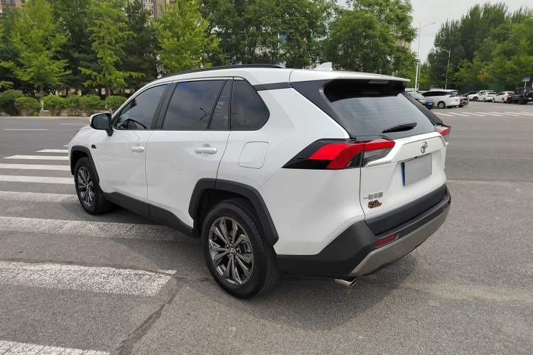 Used Toyota RAV4 2023 2.0L CVT Two-Wheel Drive 20th Anniversary Platinum Edition Exterior 3