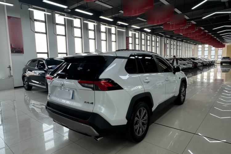 Used Toyota RAV4 2023 2.0L CVT Two-Wheel Drive 20th Anniversary Platinum Edition Exterior 4