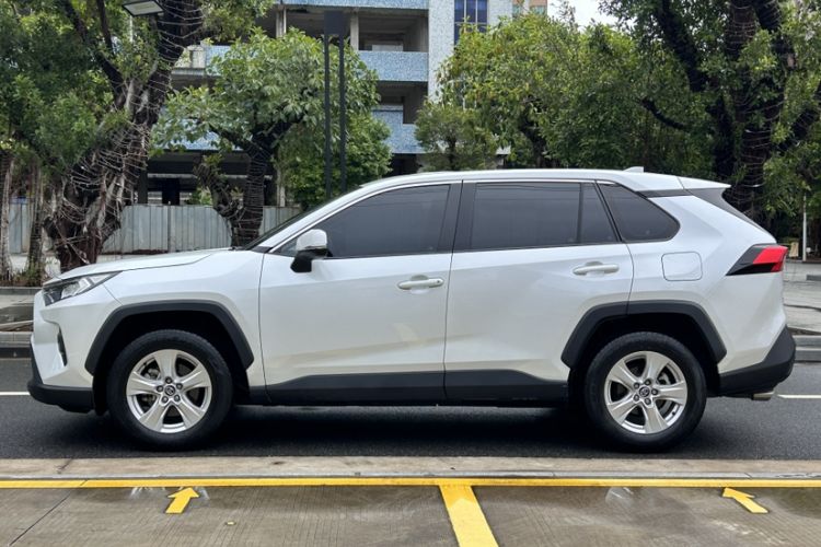 Used Toyota RAV4 2023 2.0L CVT Two-Wheel Drive Urban Edition Exterior 4