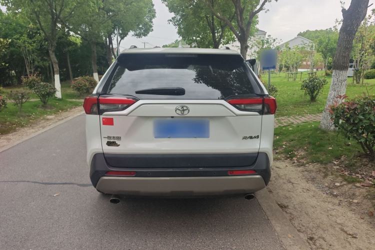 Used Toyota RAV4 2023 2.0L CVT Two-Wheel Drive 20th Anniversary Platinum Edition Exterior 4