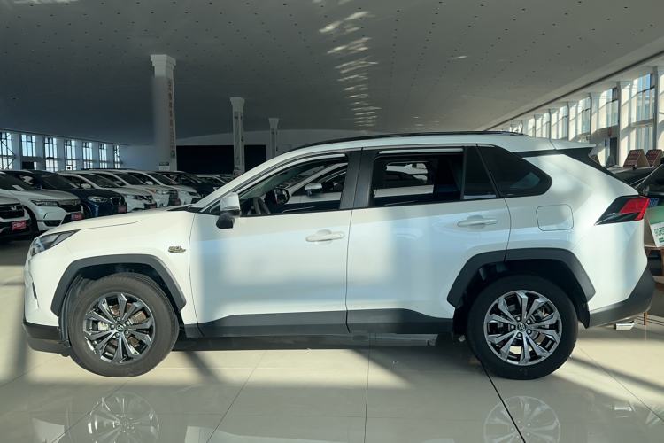 Used Toyota RAV4 2023 2.0L CVT Two-Wheel Drive 20th Anniversary Platinum Edition Exterior 5