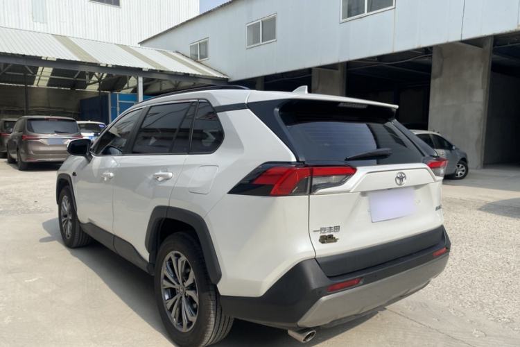 Used Toyota RAV4 2023 2.0L CVT Two-Wheel Drive 20th Anniversary Platinum Edition Exterior 5