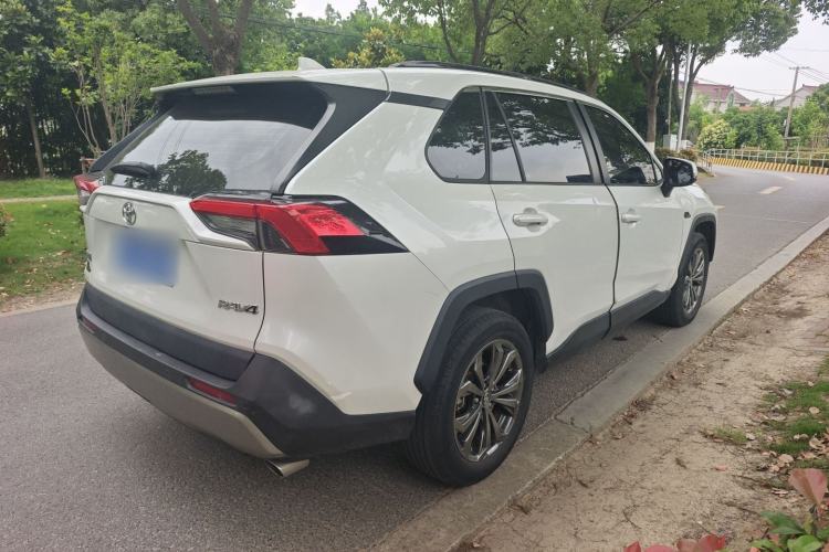 Used Toyota RAV4 2023 2.0L CVT Two-Wheel Drive 20th Anniversary Platinum Edition Exterior 5