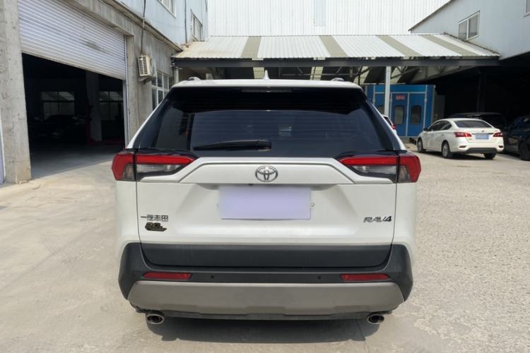Used Toyota RAV4 2023 2.0L CVT Two-Wheel Drive 20th Anniversary Platinum Edition Exterior 6