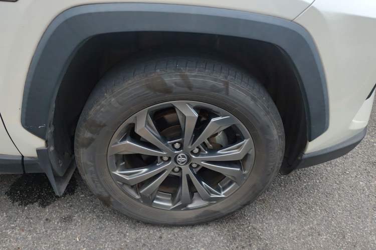 Used Toyota RAV4 2023 2.0L CVT Two-Wheel Drive 20th Anniversary Platinum Edition Exterior 7