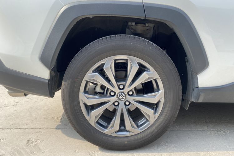 Used Toyota RAV4 2023 2.0L CVT Two-Wheel Drive 20th Anniversary Platinum Edition Exterior 9