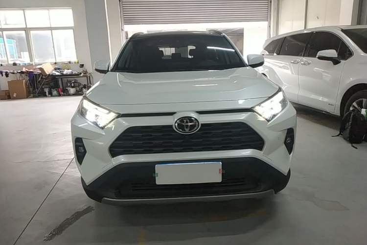 Used Toyota RAV4 2023 2.0L CVT Two-Wheel Drive 20th Anniversary Platinum Edition Front