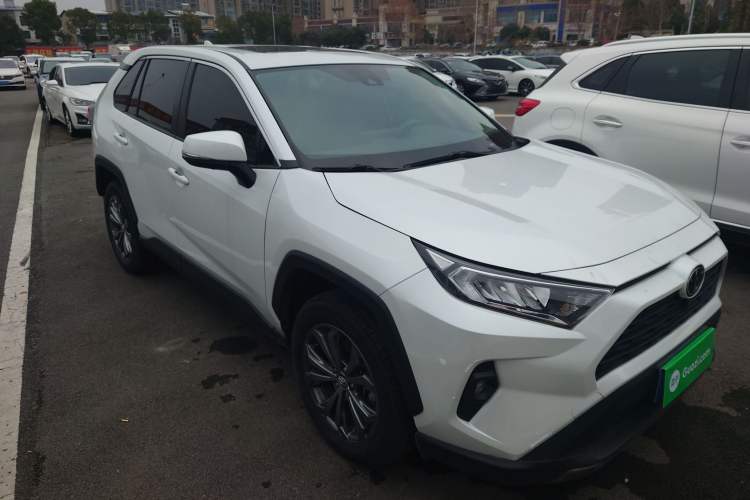 Used Toyota RAV4 2023 2.0L CVT Two-Wheel Drive Fashion Edition Front Right 45 Deg