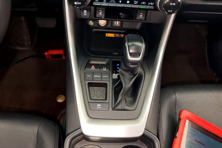 Used Toyota RAV4 2023 Dual-Engine 2.5L E-CVT Two-Wheel Drive Elite Plus Edition Gear Lever