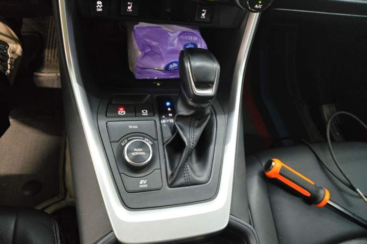 Used Toyota RAV4 2023 Dual-Engine 2.5L E-CVT Four-Wheel Drive Elite Plus Edition Gear Lever