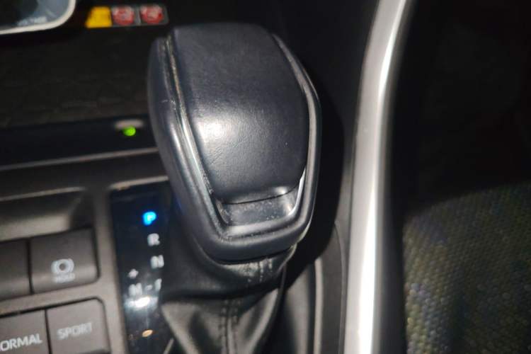 Used Toyota RAV4 2023 2.0L CVT Two-Wheel Drive Fashion Plus Edition Gear Lever