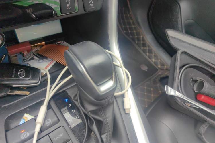 Used Toyota RAV4 2023 2.0L CVT Two-Wheel Drive 20th Anniversary Platinum Edition Gear Lever