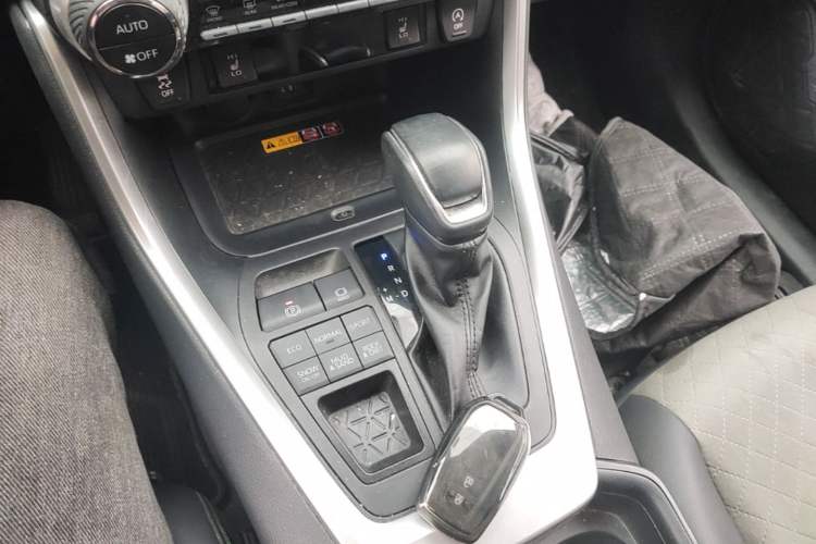 Used Toyota RAV4 2023 2.0L CVT 4x4 Explorer Plus Edition Gear Lever
