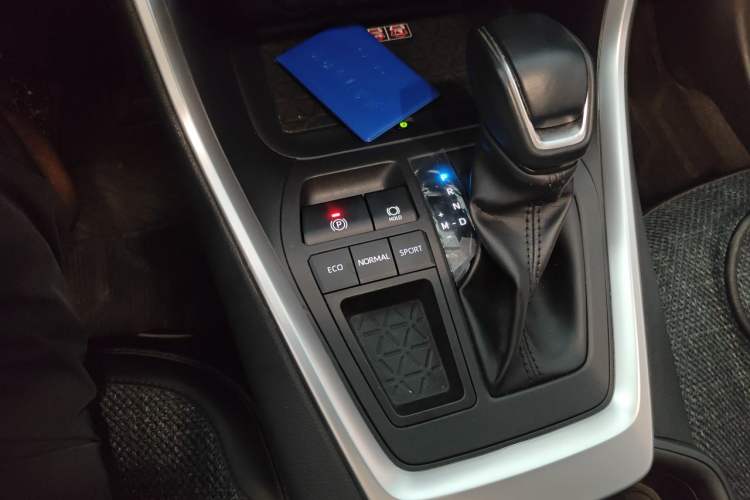 Used Toyota RAV4 2023 2.0L CVT Two-Wheel Drive Fashion Plus Edition Gear Lever