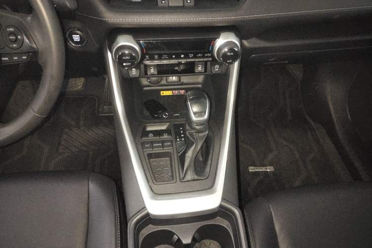 Used Toyota RAV4 2023 2.0L CVT Two-Wheel Drive Fashion Plus Edition Gear Lever