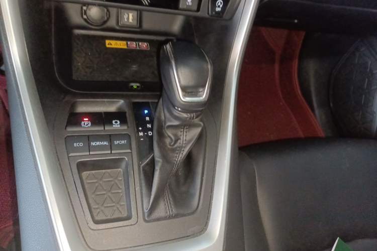 Used Toyota RAV4 2023 2.0L CVT Two-Wheel Drive Fashion Plus Edition Gear Lever