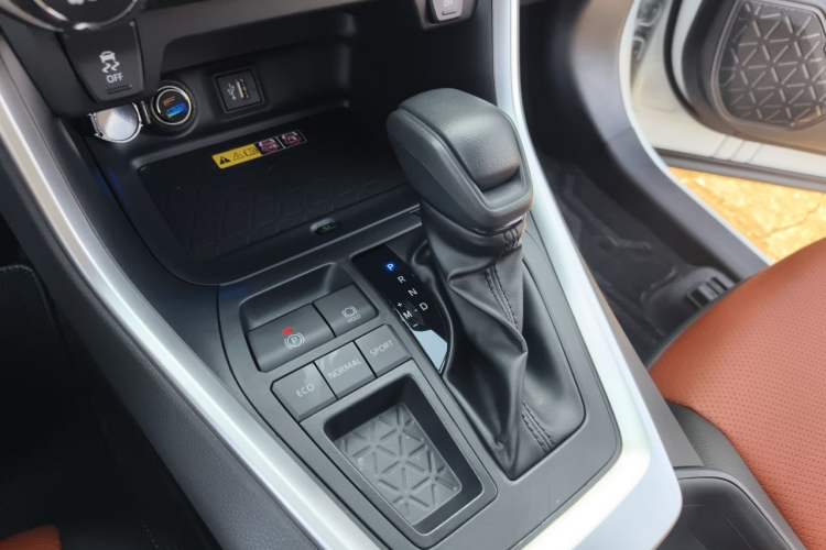 Used Toyota RAV4 2023 2.0L CVT Two-Wheel Drive Fashion Edition Gear Lever