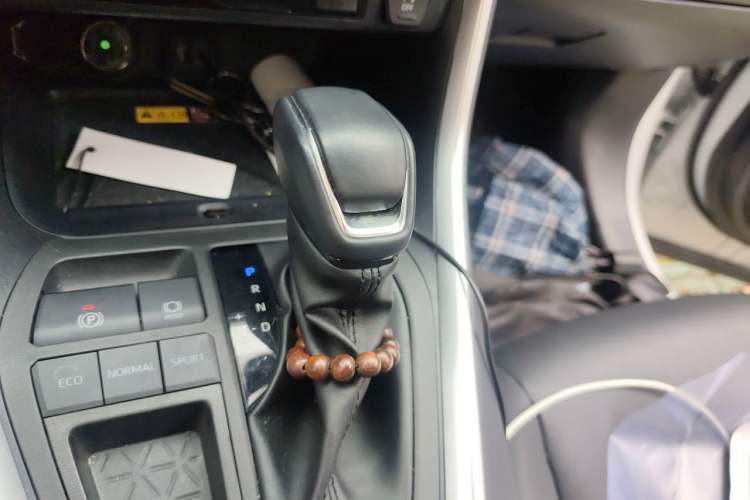 Used Toyota RAV4 2023 2.0L CVT Two-Wheel Drive 20th Anniversary Platinum Edition Gear Lever