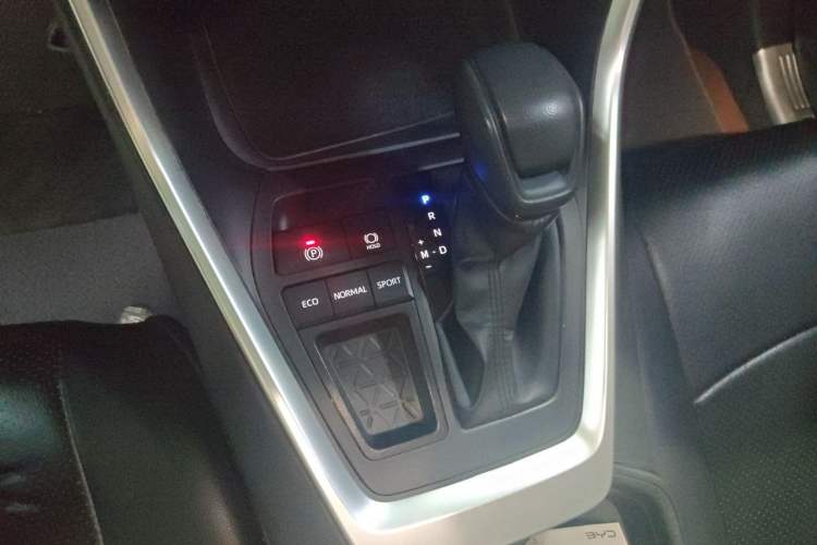 Used Toyota RAV4 2023 2.0L CVT Two-Wheel Drive Urban Edition Gear Lever