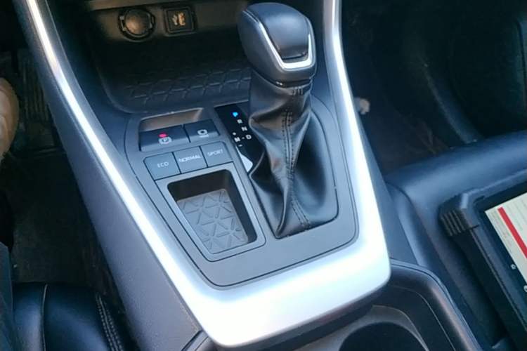 Used Toyota RAV4 2023 2.0L CVT Two-Wheel Drive Urban Edition Gear Lever
