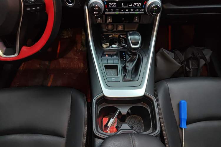 Used Toyota RAV4 2023 Dual-Engine 2.5L E-CVT Two-Wheel Drive Elite Plus Edition Gear Lever