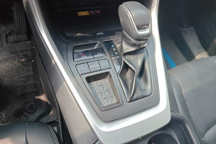 Used Toyota RAV4 2023 2.0L CVT Two-Wheel Drive Fashion Plus Edition Gear Lever