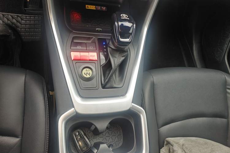 Used Toyota RAV4 2023 2.0L CVT Two-Wheel Drive Fashion Plus Edition Gear Lever