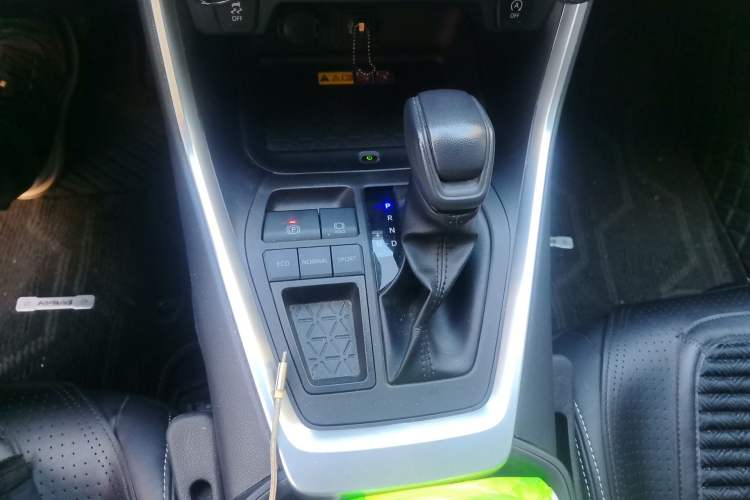 Used Toyota RAV4 2023 2.0L CVT Two-Wheel Drive Fashion Edition Gear Lever