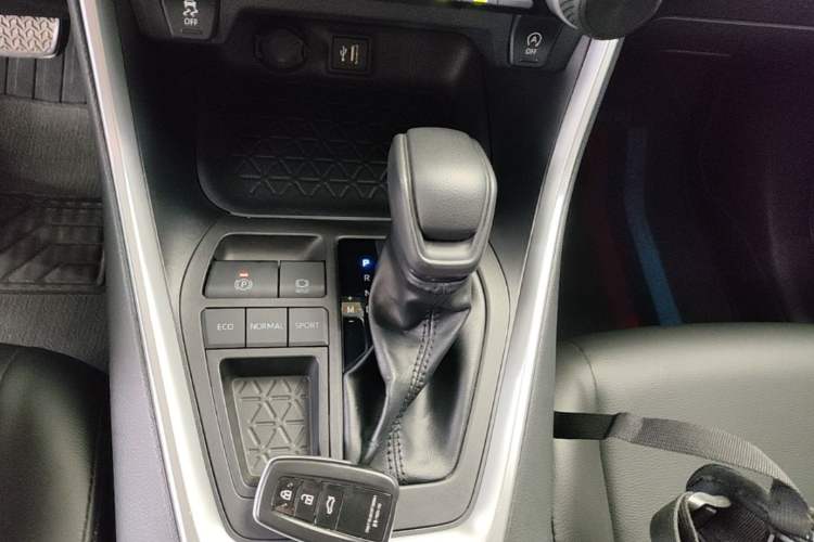 Used Toyota RAV4 2023 2.0L CVT Two-Wheel Drive Urban Edition Gear Lever