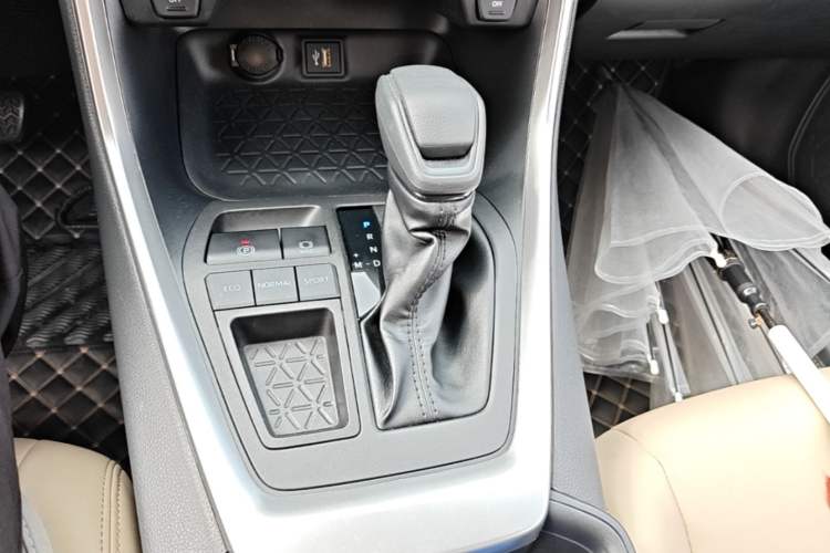 Used Toyota RAV4 2023 2.0L CVT Two-Wheel Drive Urban Edition Gear Lever