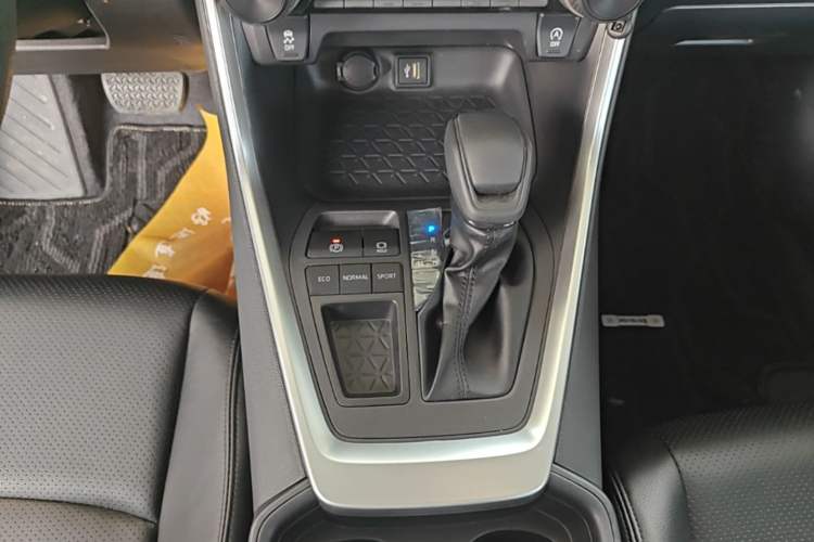 Used Toyota RAV4 2023 2.0L CVT Two-Wheel Drive Urban Edition Gear Lever