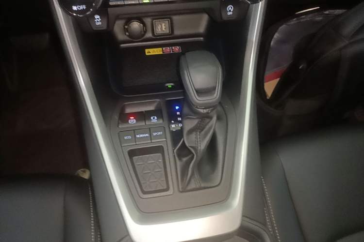 Used Toyota RAV4 2023 2.0L CVT Two-Wheel Drive Fashion Edition Gear Lever