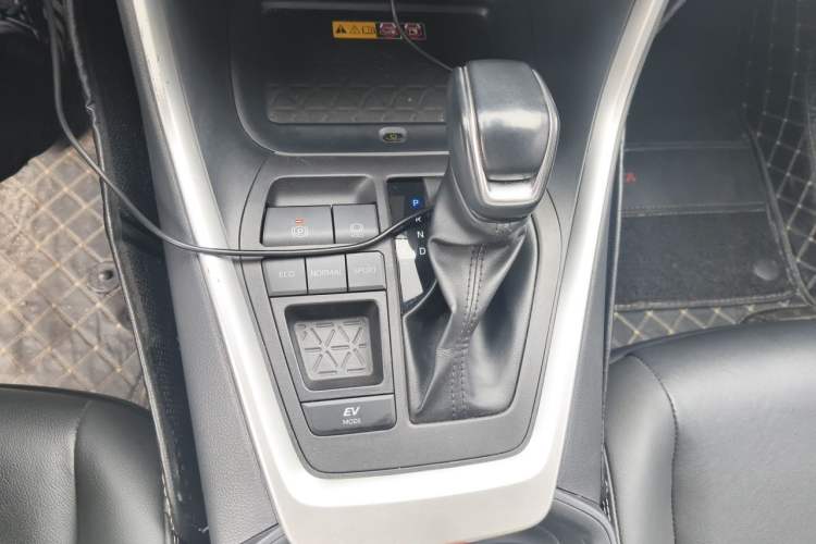 Used Toyota RAV4 2023 Dual-Engine 2.5L E-CVT Two-Wheel Drive Elite Plus Edition Gear Lever