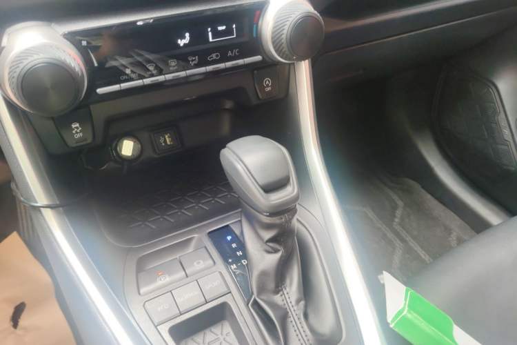 Used Toyota RAV4 2023 2.0L CVT Two-Wheel Drive Urban Edition Gear Lever