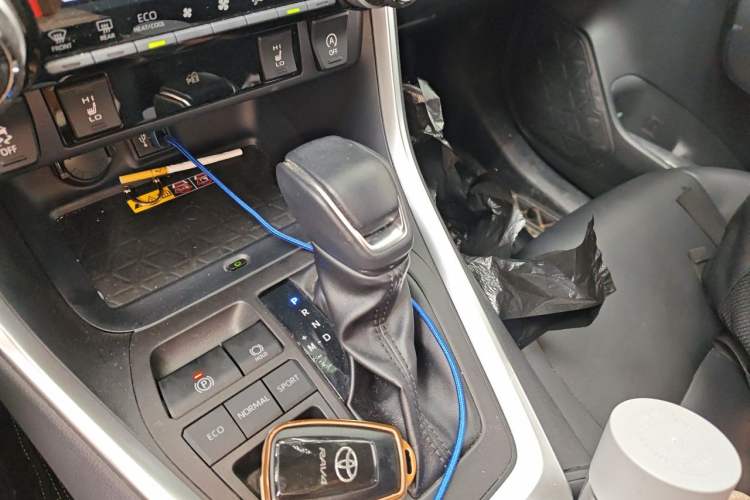 Used Toyota RAV4 2023 2.0L CVT Two-Wheel Drive 20th Anniversary Platinum Edition Gear Lever