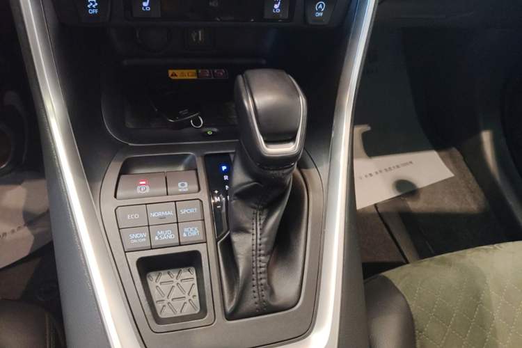 Used Toyota RAV4 2023 2.0L CVT 4x4 Explorer Plus Edition Gear Lever