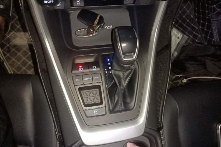 Used Toyota RAV4 2023 Dual-Engine 2.5L E-CVT Two-Wheel Drive Elite Plus Edition Gear Lever