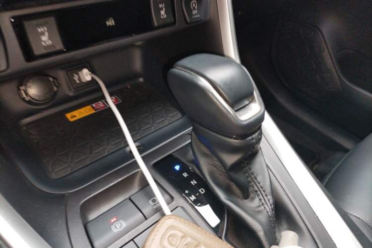 Used Toyota RAV4 2023 2.0L CVT Two-Wheel Drive Fashion Plus Edition Gear Lever