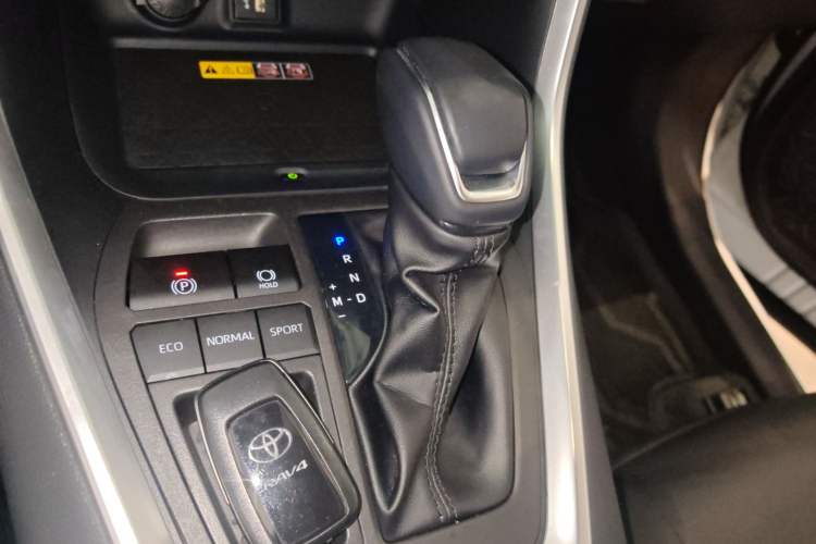 Used Toyota RAV4 2023 2.0L CVT Two-Wheel Drive Fashion Plus Edition Gear Lever
