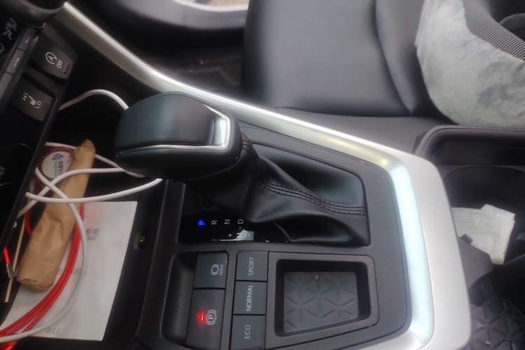 Used Toyota RAV4 2023 2.0L CVT Two-Wheel Drive Fashion Plus Edition Gear Lever