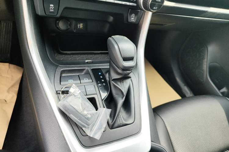Used Toyota RAV4 2023 2.0L CVT Two-Wheel Drive Fashion Edition Gear Lever