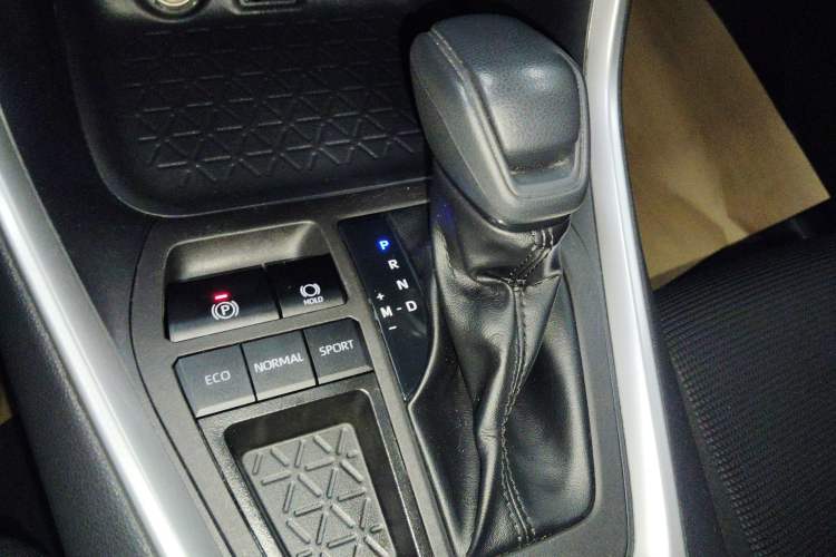 Used Toyota RAV4 2023 2.0L CVT Two-Wheel Drive Urban Edition Gear Lever