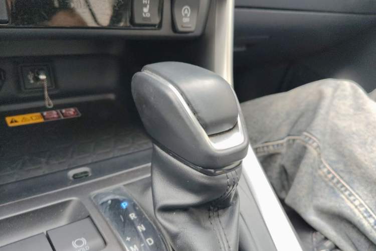 Used Toyota RAV4 2023 2.0L CVT Two-Wheel Drive Fashion Plus Edition Gear Lever