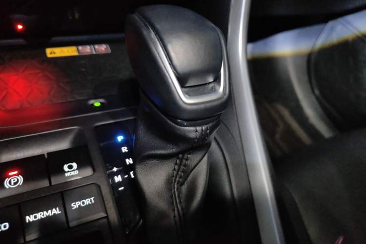 Used Toyota RAV4 2023 2.0L CVT Two-Wheel Drive Fashion Plus Edition Gear Lever