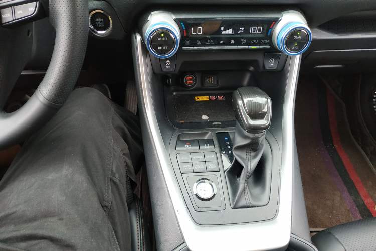 Used Toyota RAV4 2023 2.0L CVT 4x4 Adventure Edition Gear Lever