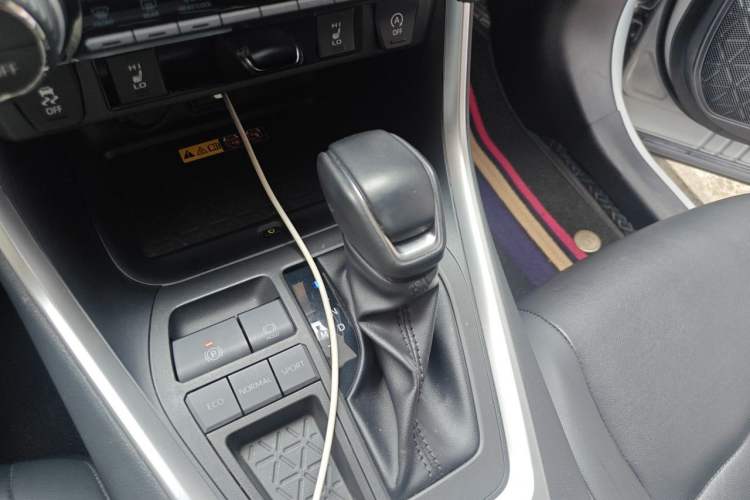 Used Toyota RAV4 2023 2.0L CVT Two-Wheel Drive Fashion Plus Edition Gear Lever