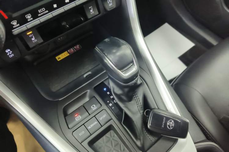 Used Toyota RAV4 2023 2.0L CVT Two-Wheel Drive Fashion Plus Edition Gear Lever